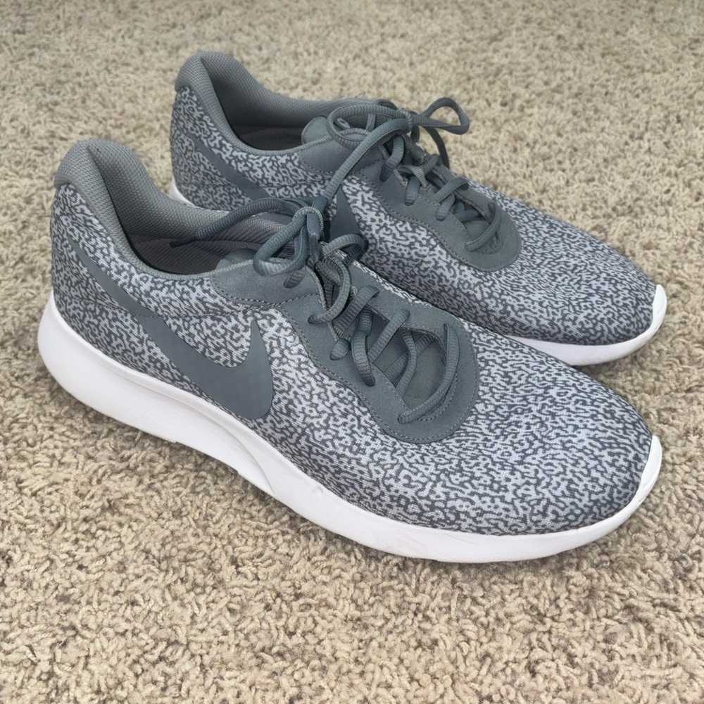 Nike Mens Gray Running Shoes Size 13